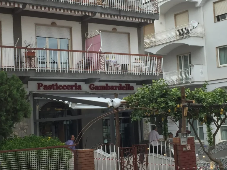 04 Pasticcieria Gambardella Minori olis