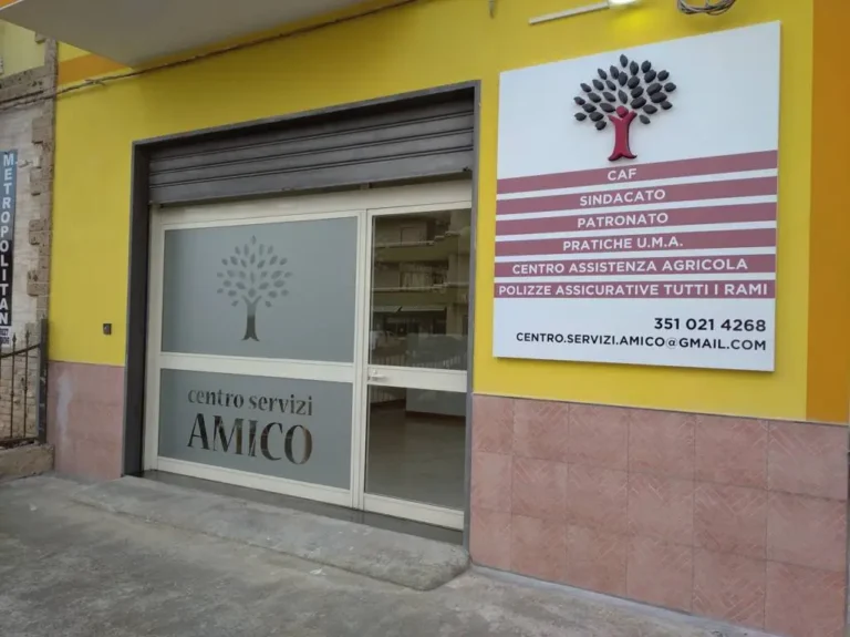 Insegna cassonetto in dibond, stampa e logo 3D in polistirolo.