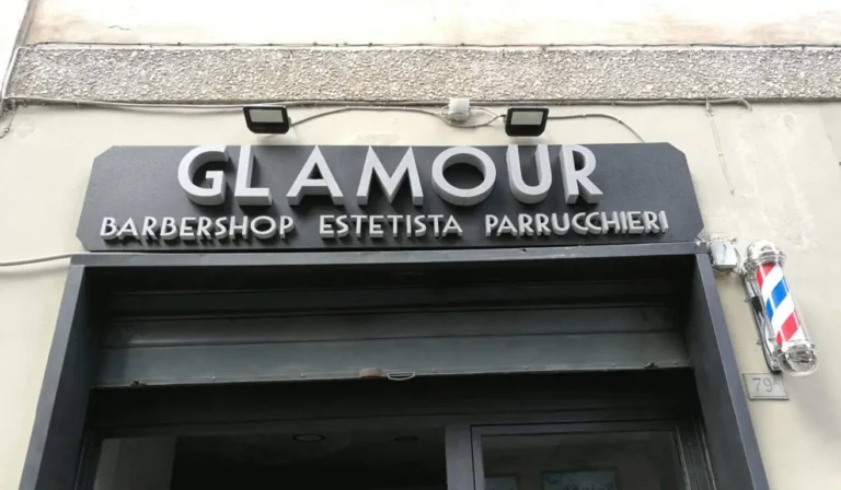 Insegna 100% polistirono, base e lettering 3D.