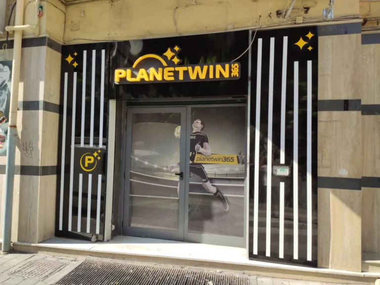 Insegna Planetwin365 (3)