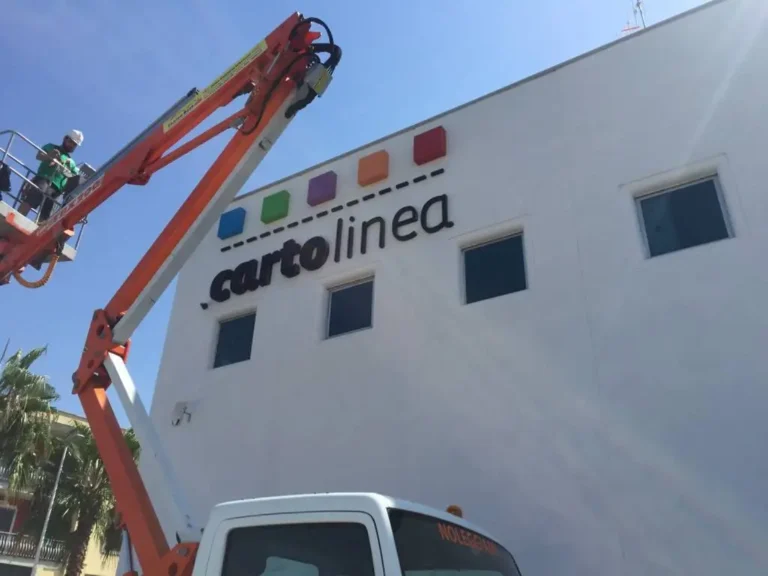 Insegna capannone industriale trattamento extra lucido (8) (ilpolistirolo)