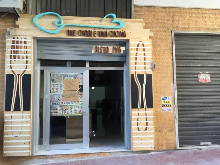 Insegna due cuori e una cuina legno plexiglass luminoso a led e polistirolo (1) (ilpolistirolo)
