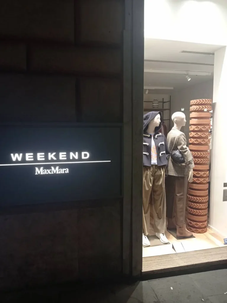Max Mara allestimento vetrine Autunno Inverno