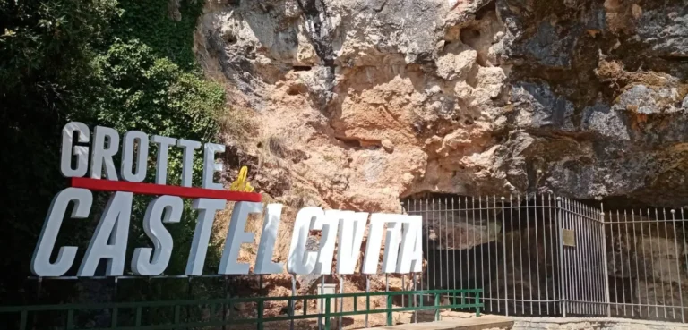 Maxi lettere Grotte di Castelcivita (3) (ilpolistirolo)