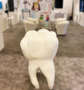 Mockup riproduzione dente canino