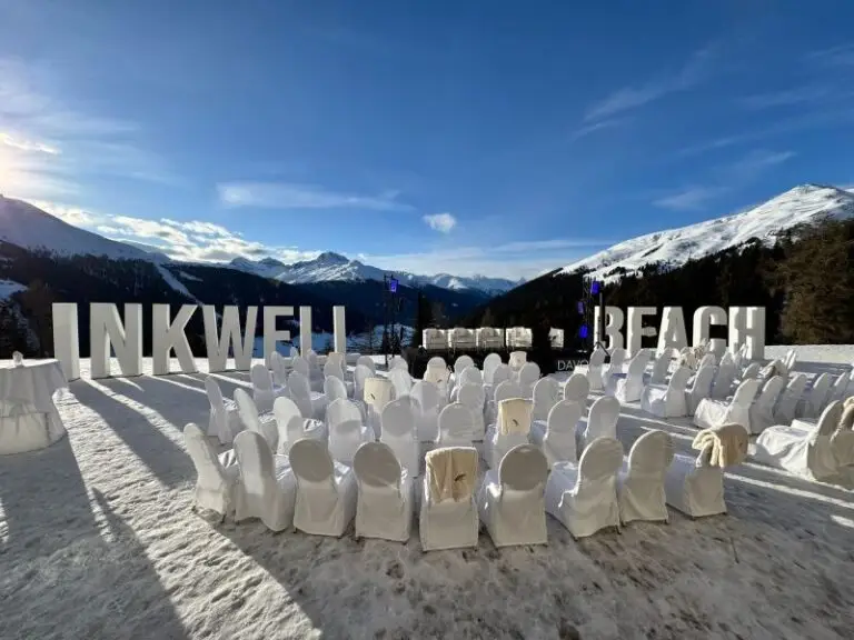 Davos 2025 - World Economic Forum - Lettering monumentale