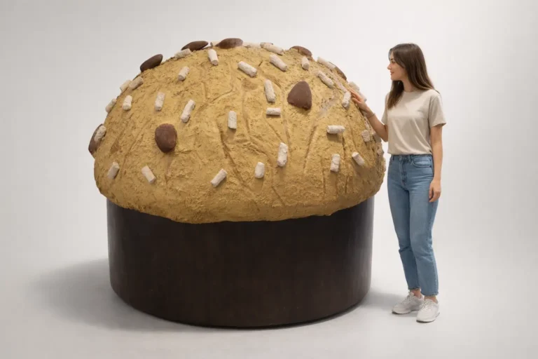 Panettone gigante in polistirolo mockup panettone